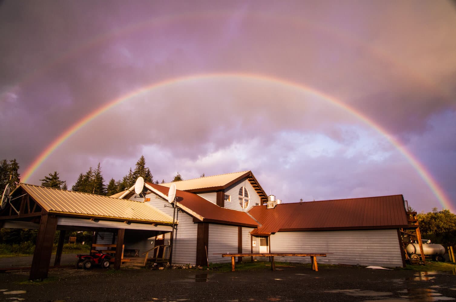 Glacier Bear Lodge lodge photo