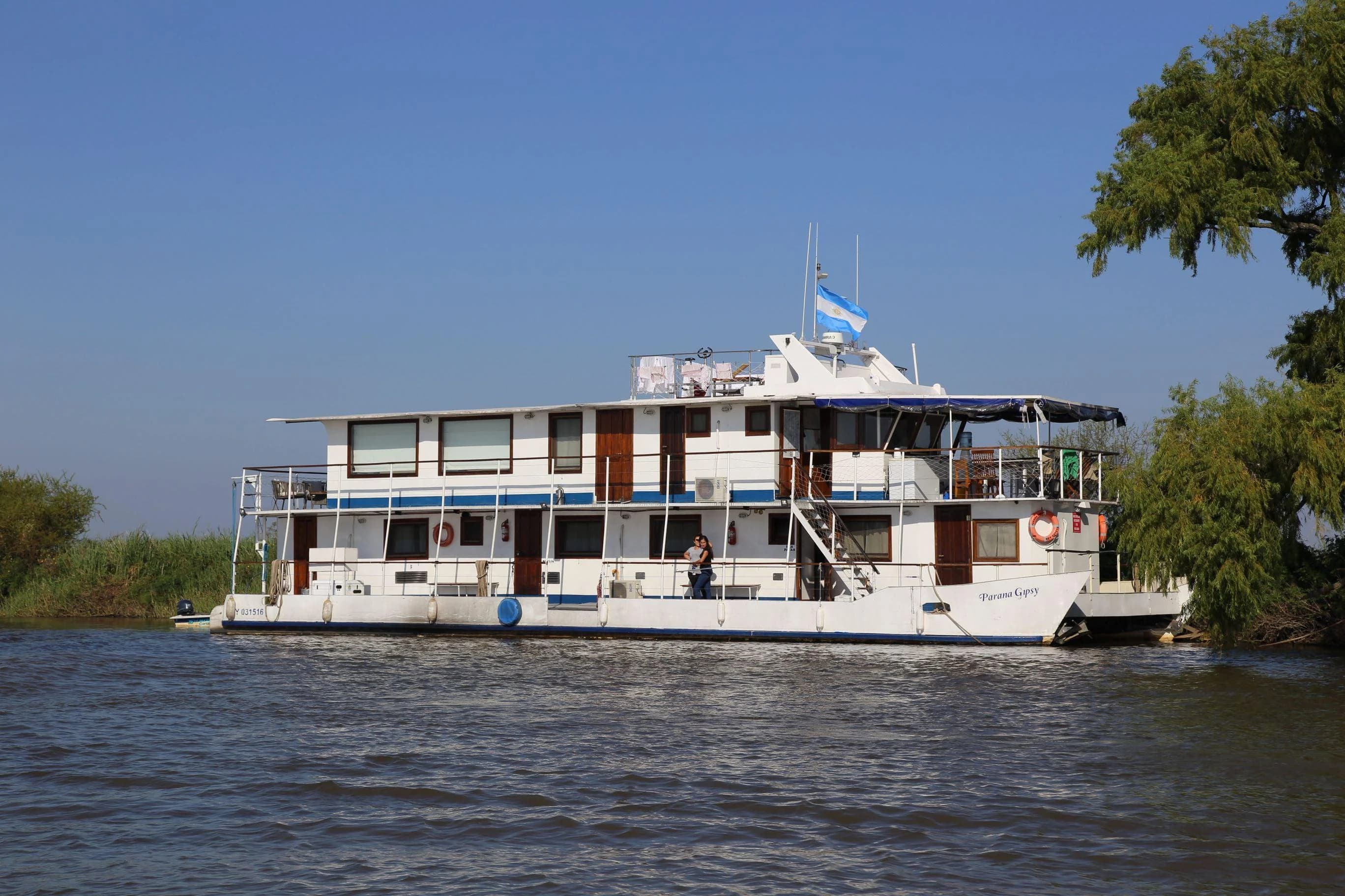 Golden Dorado River Cruiser lodge photo