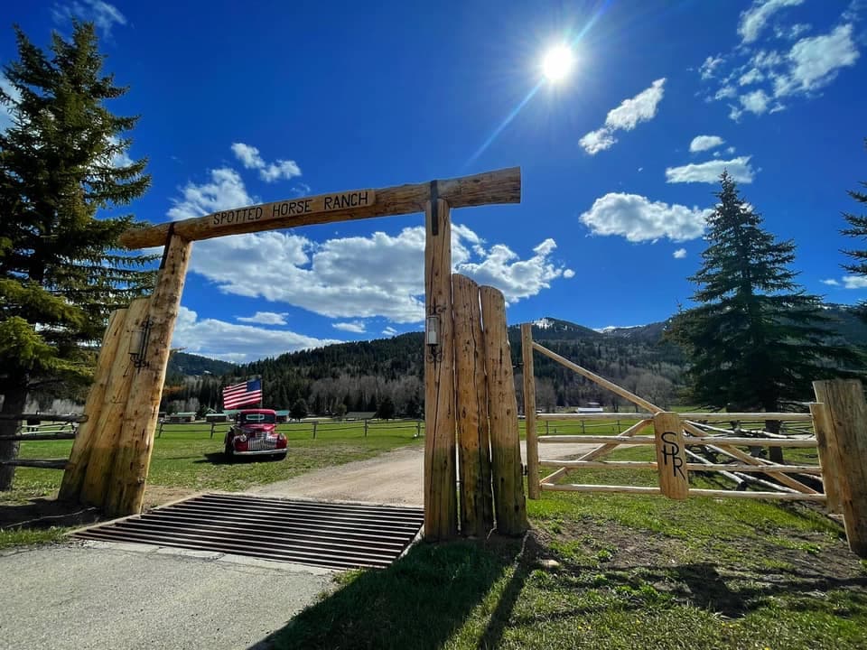 Spotted Horse Ranch lodge photo