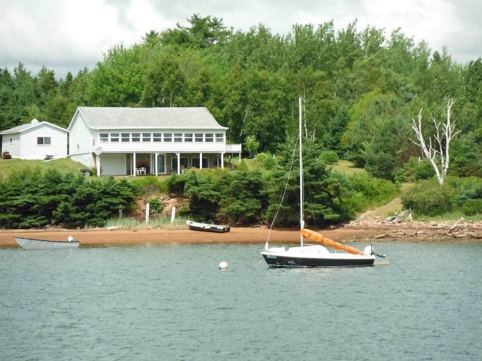 Tranquility Cove Adventures lodge photo